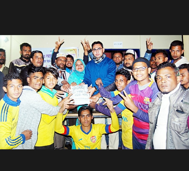আখালিয়া উজ্জীবন ক্রীড়া সংস্থার ফুটবল টুর্নামেন্টের পুরস্কার বিতরণ