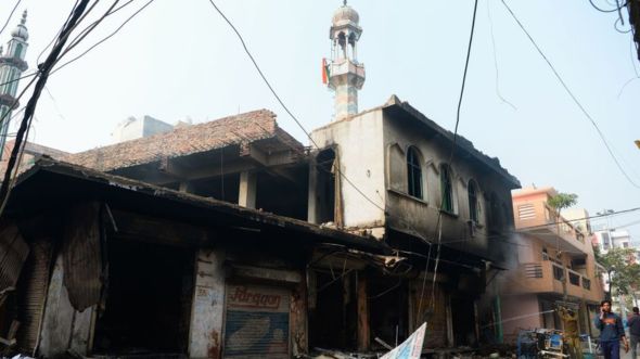 দিল্লির দাঙ্গায় মসজিদে আগুন দেয়ার যে ঘটনা বিতর্কের কেন্দ্রে