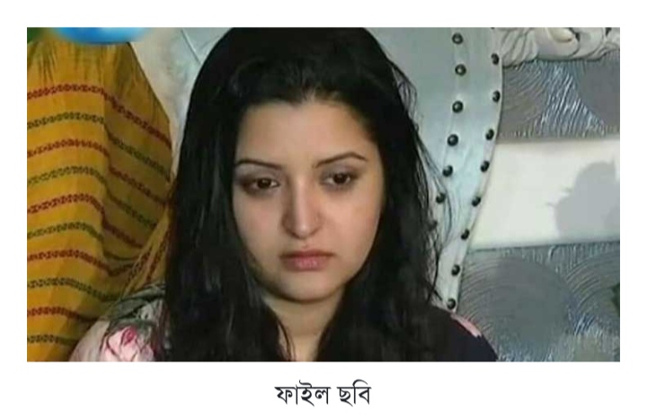 বাসায় হামলার অভিযোগ, লাইভে এসে কান্নাকাটি পরীমনির (ভিডিও)