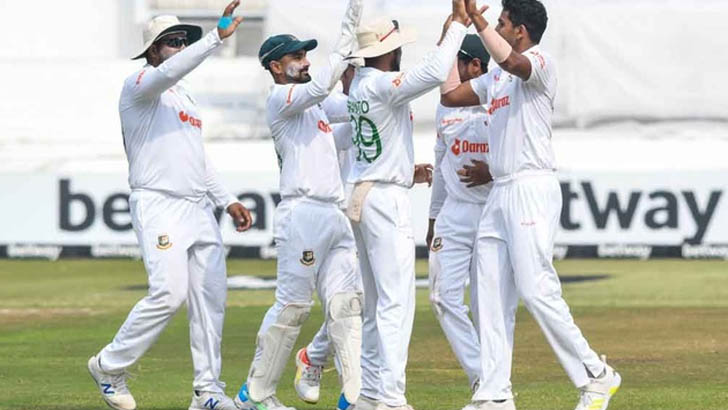 শেষ দুই জুটিতে দ. আফ্রিকার ‘বড়’ সংগ্রহ