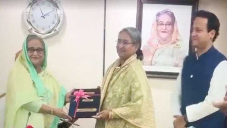 এসএসসির ফল প্রধানমন্ত্রীর কাছে হস্তান্তর