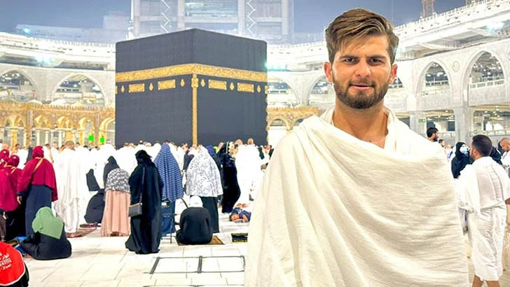 শাহিন শাহ আফ্রিদির ওমরাহ পালনের ছবি ভাইরাল