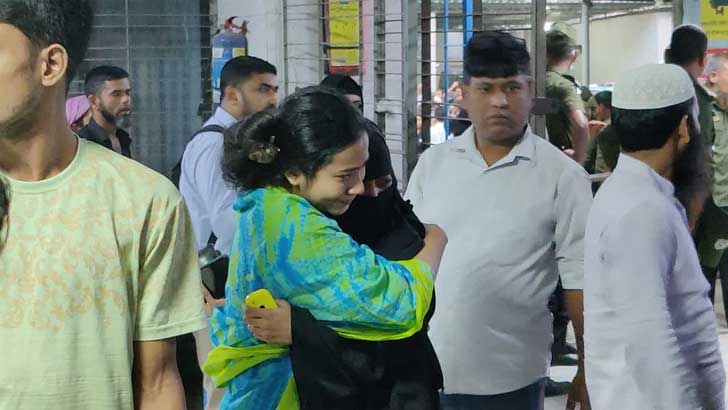 ঢাকার গুলিস্তানে বিস্ফোরণ নিহত ৮, আহতদের প্রচুর রক্ত প্রয়োজন