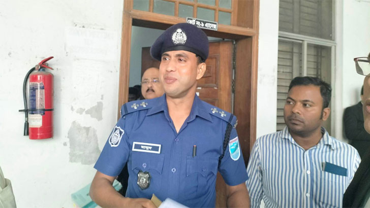 ‘বেশি স্মার্টনেস দেখাবেন না’, পুলিশ কর্মকর্তাকে সতর্ক করলেন হাইকোর্ট