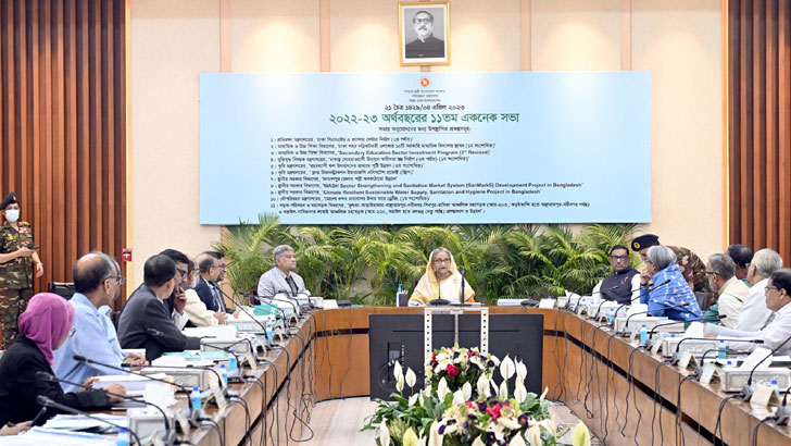 বঙ্গবাজারে ভয়াল আগুন, যে নির্দেশনা দিলেন প্রধানমন্ত্রী
