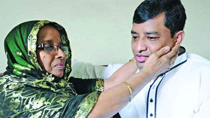 মাকে প্রার্থী করেছেন জাহাঙ্গীর