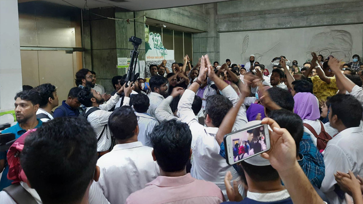 আগামী ৮ জুলাই থেকে অনির্দিষ্টকালের কর্মবিরতির ঘোষণা