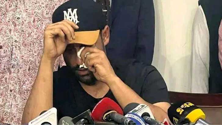 ‘আল্লাহর ওয়াস্তে আমাকে ২টা মিনিট কথা বলতে দেন’