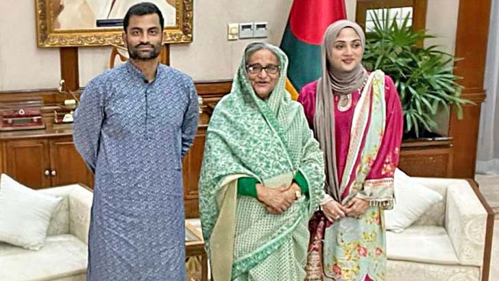তামিমকে বকা দিয়ে স্ত্রীকে ফোন নম্বর দিলেন প্রধানমন্ত্রী