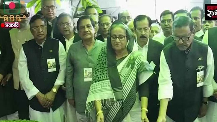 একুশে আগস্ট গ্রেনেড হামলায় নিহতদের প্রতি প্রধানমন্ত্রীর শ্রদ্ধা