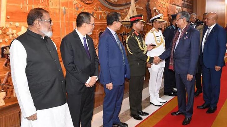 জাকার্তার উদ্দেশে ঢাকা ত্যাগ করেছেন রাষ্ট্রপতি