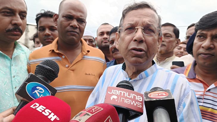 খালেদা জিয়াকে বিদেশ নিতে স্বরাষ্ট্র মন্ত্রণালয়ে আবেদন করতে হবে