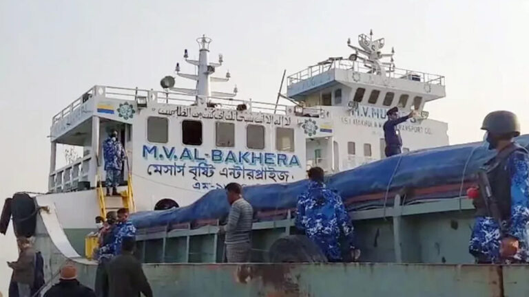 চাঁদপুরের জাহাজে ৭ খুনের সন্দেহভাজন একজনকে গ্রেফতার