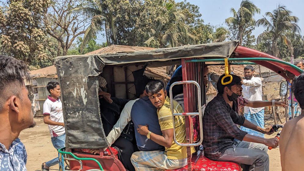 কক্সবাজারে বিমান বাহিনীর ঘাঁটিতে হামলা-গুলিতে এক যুবক নিহত হয়