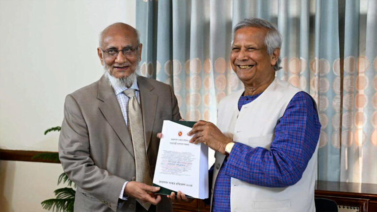 জনপ্রশাসন ও বিচার বিভাগ-প্রশাসনে কমিশনের সুপারিশ বাস্তবায়ন হলে মানুষের অধিকার মিলবে: ড. ইউনূস