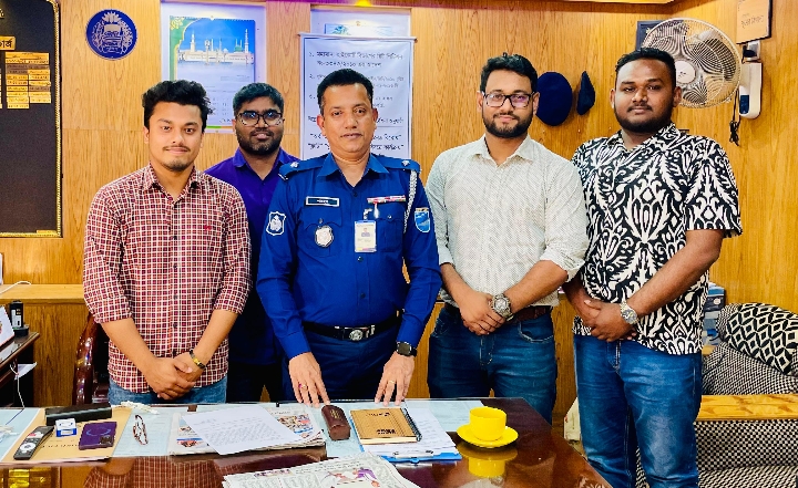 সিরাজদিখান থানার নবাগত অফিসার ইনচার্জ 'ওসি'র সাথে ঝিকুট ফাউন্ডেশনের সৌজন্য সাক্ষাৎ