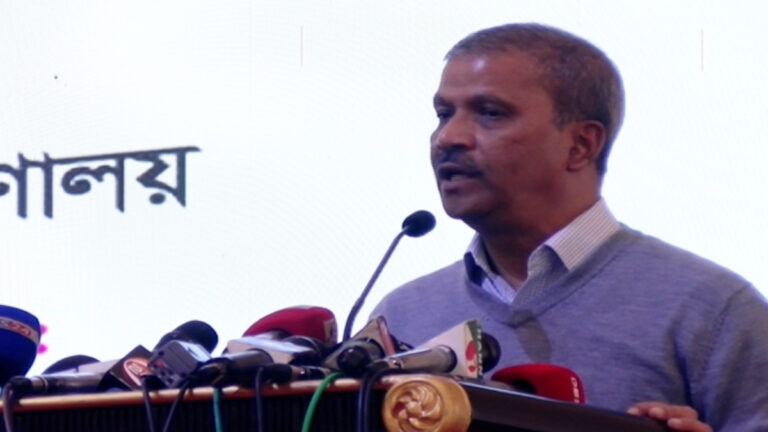 যারা নৈরাজ্য সৃষ্টি করছে তাদের আইনের আওতায় আনার জন্য সরকার কাজ করে যাচ্ছে : আইন উপদেষ্টা