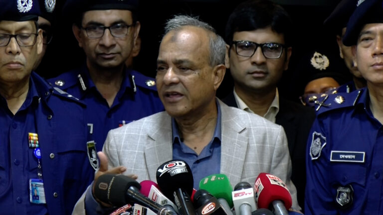রাস্তা বন্ধ করে আন্দোলনের করলে জনগণের ধৈর্য্যের বাধ ভেঙে যায়: স্বরাষ্ট্র উপদেষ্টার
