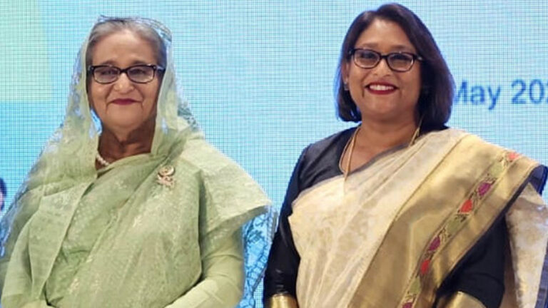 শেখ হাসিনা, পুতুলসহ ১৮ জনের বিরুদ্ধে গ্রেফতারি পরোয়ানা
