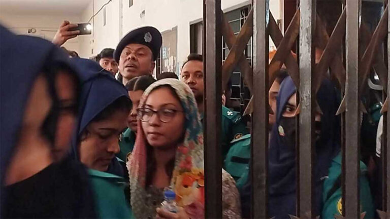 প্রতারণা ও চাঁদাবাজির মামলায় গ্রেফতার দেখানো হলো মেঘনা আলমকে