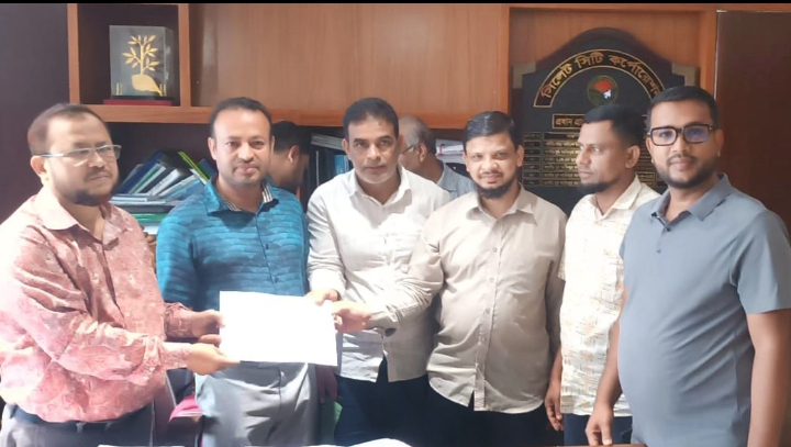 জলাবদ্ধতা নিরসন ও ড্রেন নির্মাণের দাবিতে সিসিকের প্রশাসক বরাবরে স্মারকলিপি প্রদান
