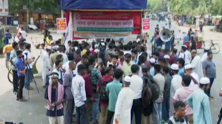 আবারও শাহবাগ অবরোধ করেছেন জুলাই গণ-অভ্যুত্থানের আহতরা