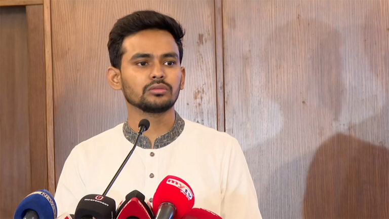 ঢাকা রাজধানীর ৩ এলাকায় প্রাথমিকভাবে বুয়েটের তৈরি অটোরিকশা চলবে: উপদেষ্টা আসিফ