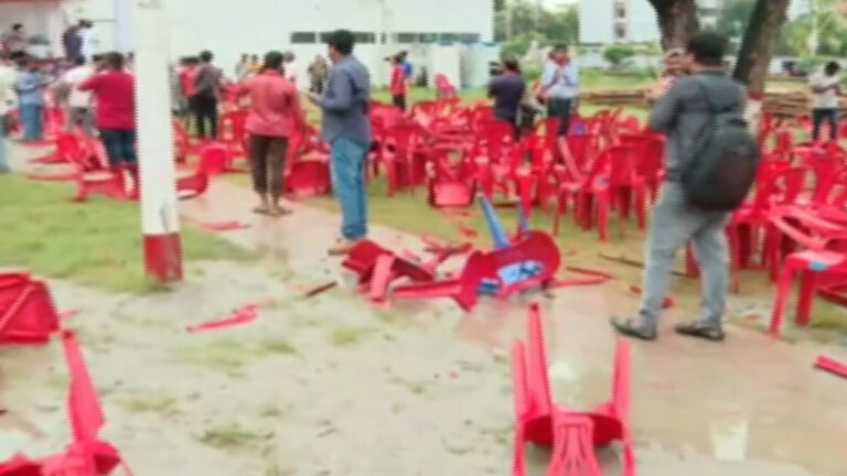 গোপালগঞ্জে স্লোগান দিয়ে এনসিপির সমাবেশে হামলা, ককটেল ও ইটপাটকেল নিক্ষেপ