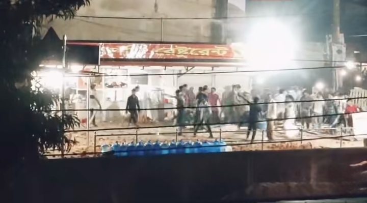 লালাবাজারে মসজিদের ছাত্রী ছাউনি নিয়ে সংঘর্ষ