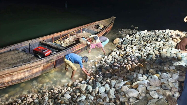 ভোলাগঞ্জ সাদাপাথর লুটের ঘটনায় ৫ জনকে গ্রেফতার করেছে পুলিশ