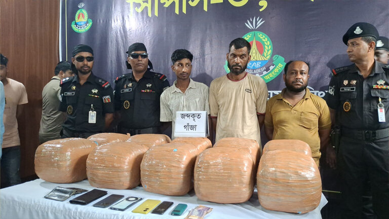টাঙ্গাইলে ৪৯ কেজি গাঁজাসহ ৩ জন গ্রেফতার করেছে র‍্যাব