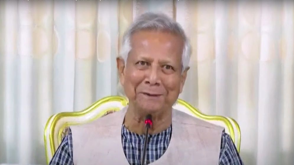 রাজধানীর ঢাকেশ্বরী মন্দিরে প্রধান উপদেষ্টা