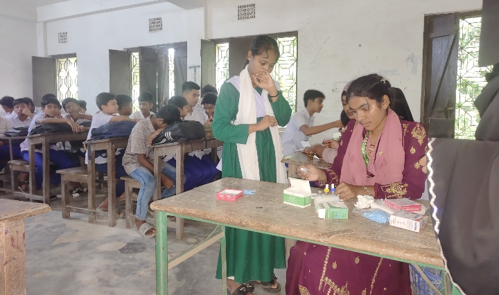 সিরাজদিখান ব্লাড ব্যাংক ও ঝিকুট ফাউন্ডেশনের ফ্রি মেডিকেল ক্যাম্প অনুষ্ঠিত