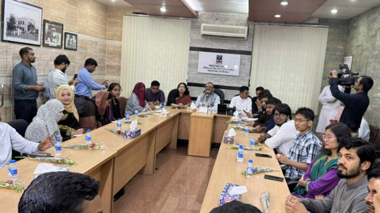 ডাকসুর প্রথম সভা অনুষ্ঠিত, সিনেট সদস্য হচ্ছেন ৫ ছাত্র প্রতিনিধি