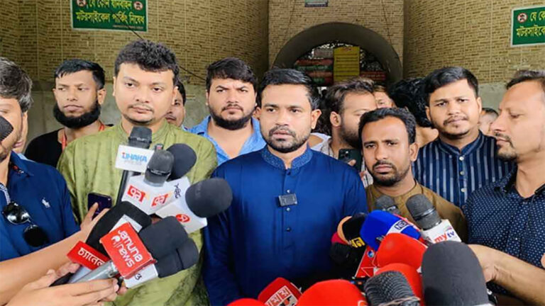 ‘নুরকে বিদেশে পাঠানো নিয়ে টালবাহানা করছে সরকার’