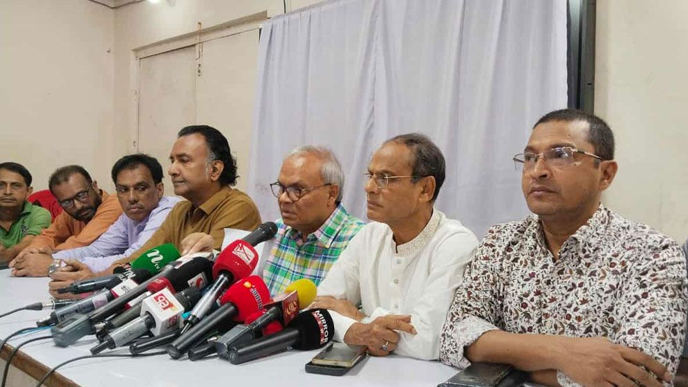 কোনো প্রার্থীকে সবুজ সংকেত দেওয়া হয়নি, বিভ্রান্ত না হওয়ার আহ্বান: রুহুল কবির রিজভী
