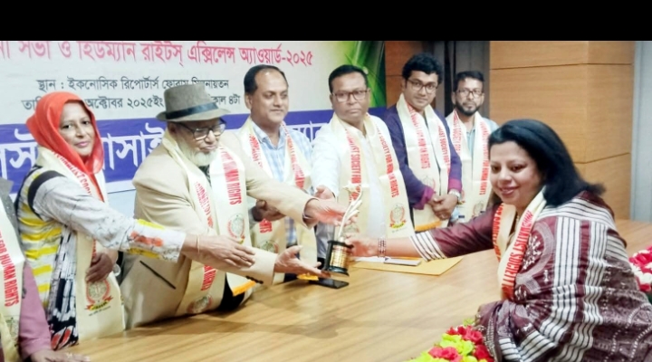 আন্তর্জাতিক মানবাধিকার অ্যাওয়ার্ড লাভ করেছেন সিলেটের লায়ন সানজিদা খানম