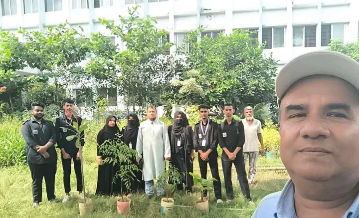 সাংবাদিক আশরাফ ইকবালের জন্মদিনে সোনারং তরুছায়ার গাছের চারা বিতরণ