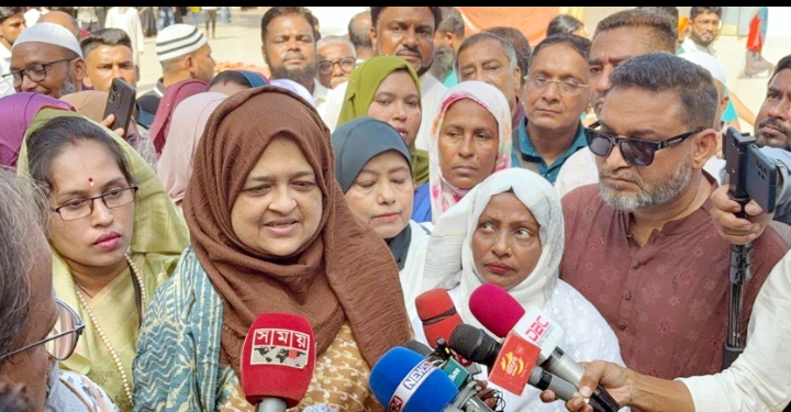 সিলেট-২ আসনে ধানের শীষের প্রার্থী তাহসিনা রুশদীর লুনা হযরত শাহজালাল ও শাহপরান মাজার জিয়ারতের মাধ্যমে প্রচারণা শুরু