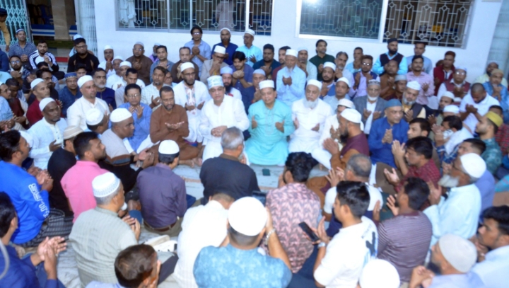 সাবেক প্রধানমন্ত্র খালেদা জিয়ার সুস্থতা কামনা করে সিলেট মহানগর বিএনপির দোয়া মাহফিল