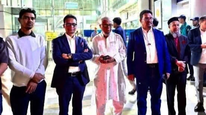 বেগম জিয়ার চিকিৎসার খবর নিতে ঢাকায়   আরিফুল হক চৌধুরী