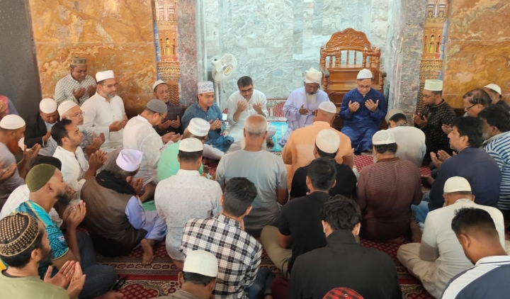বেগম খালেদা জিয়ার সুস্থতা কামনায় দিনকাল সিলেট অফিসের দোয়া মাহফিল