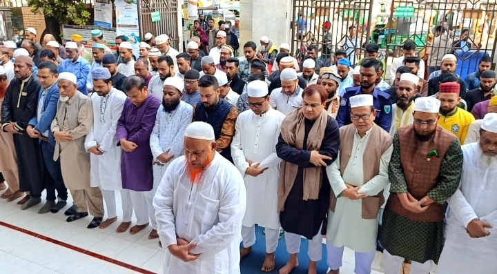 সিলেটে উসমান হাদীর প্রথম গায়েবানা জানাজা সম্পন্ন