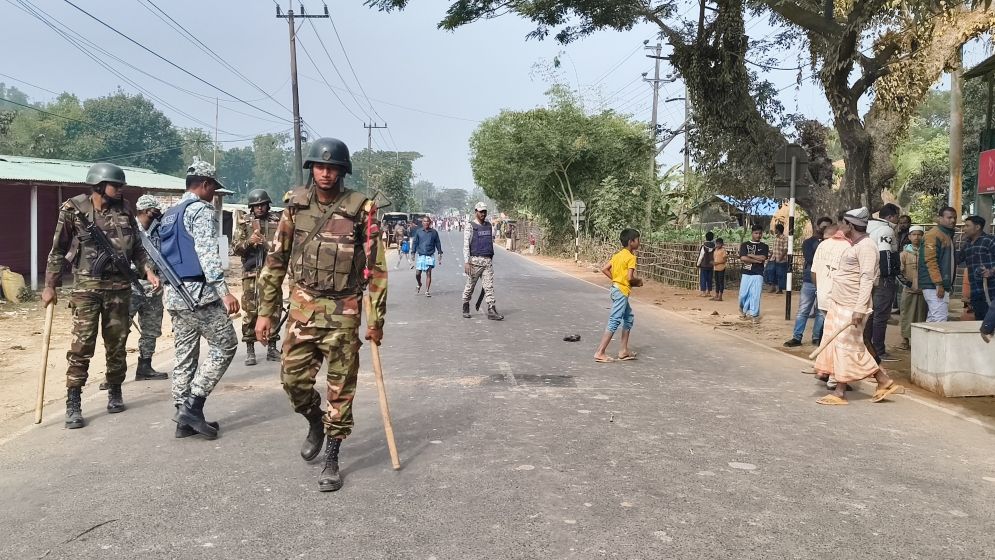 মিয়ানমারের বিদ্রোহী গোষ্ঠীর ছোড়া গুলি এপারে এসে স্কুলছাত্রীর মাথায় লাগে