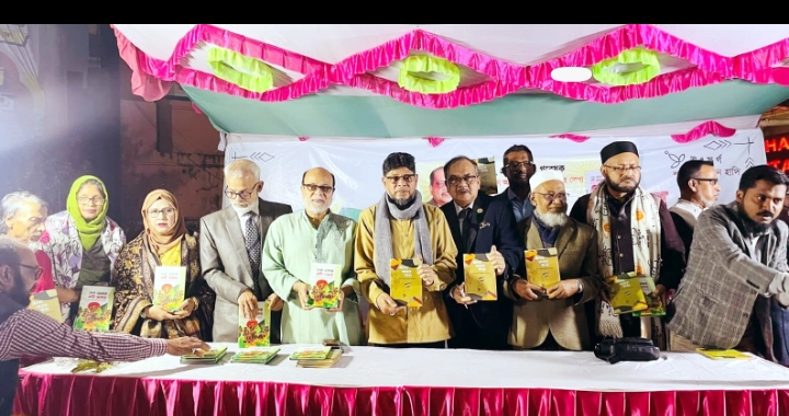 ড. মোস্তফা আহমেদ মোস্তাকের দুটি কাব্যগ্রন্থের মোড়ক উন্মোচন