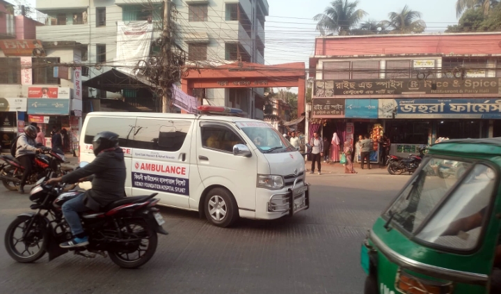 পল্লবী আবাসিক এলাকার প্রবেশদ্বারের গোলচত্বরের উভয় সড়কে গতিরোধক বাঁধ  নির্মাণের দাবি