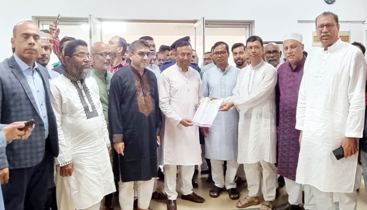 সিলেটের উন্নয়নে উপদেষ্টা হুমায়ুন কবিরের কাছে ‘গণদাবী ফোরাম’-এর স্মারকলিপি প্রদান
