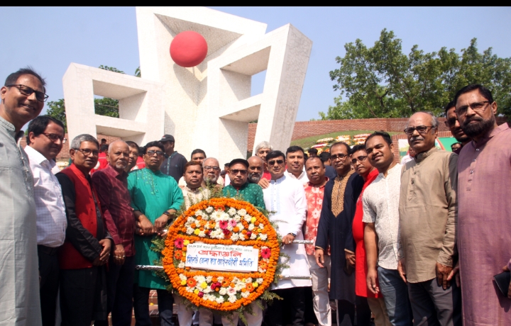 মহান স্বাধীনতা দিবসে সিলেট জেলা কর আইনজীবী সমিতির শ্রদ্ধাঞ্জলি অর্পণ