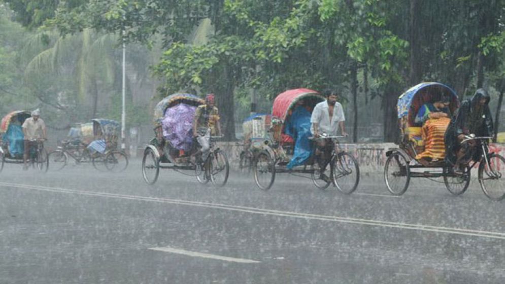 বৃষ্টির দেখা পেল রাজধানীবাসী