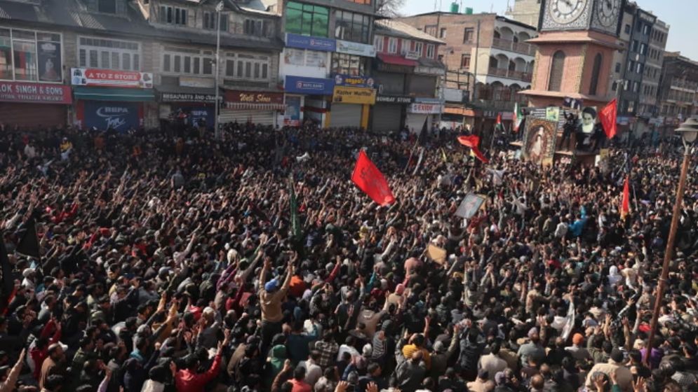খামেনি হত্যার প্রতিবাদে ভারতের কাশ্মীরে লাখো মানুষের বিক্ষোভ